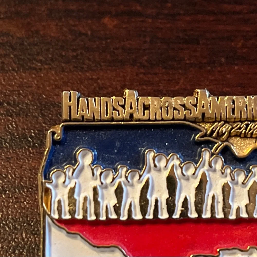Vintage Coca-Cola Coke Hands‎ Across America Last Mile Queen Mary Lapel Pin